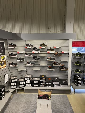 829719-2 Shop fittings shoe department