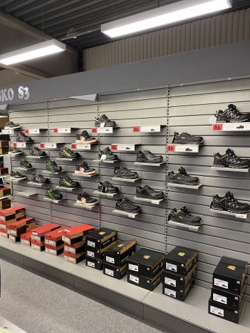 829719-4 Shop fittings shoe department