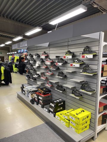 829719-5 Shop fittings shoe department