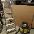 825818-1 Industrial vacuum cleaner and stair ladder