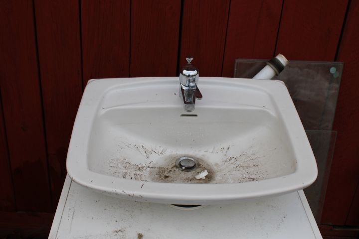 794561-2 Sink with Mora mixer and chest of drawers