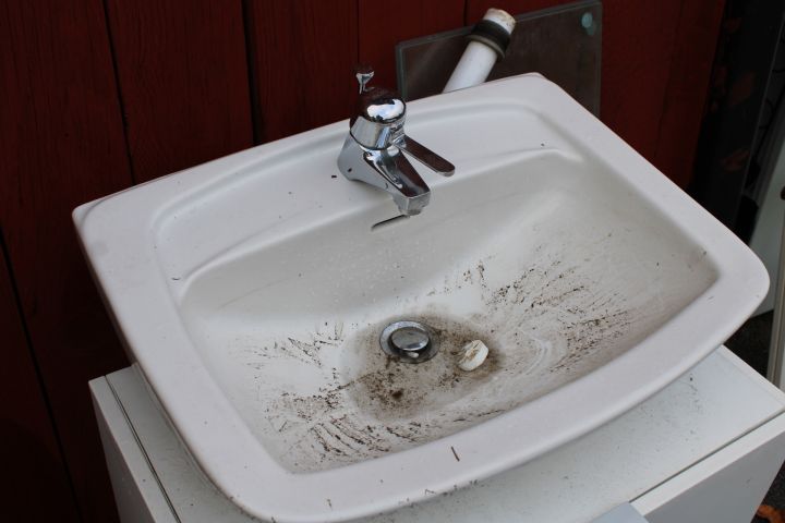 794561-3 Sink with Mora mixer and chest of drawers