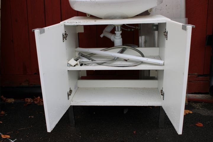 794561-5 Sink with Mora mixer and chest of drawers