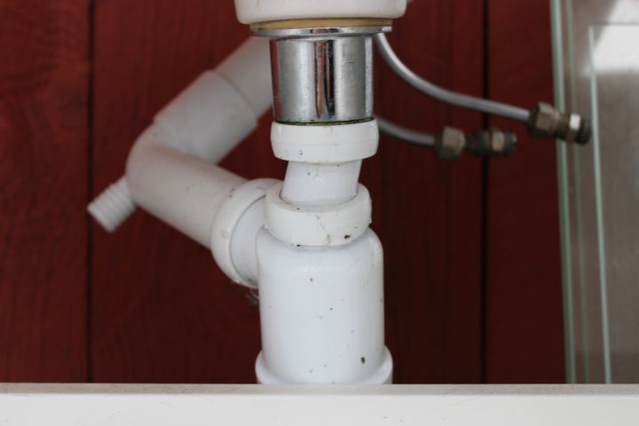 794561-8 Sink with Mora mixer and chest of drawers