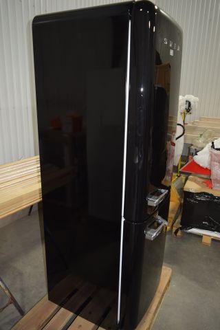 683119-3 Fridge / freezer from SMEG FAB32RBL3