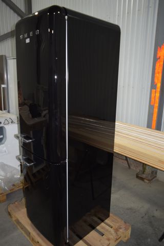 683119-4 Fridge / freezer from SMEG FAB32RBL3