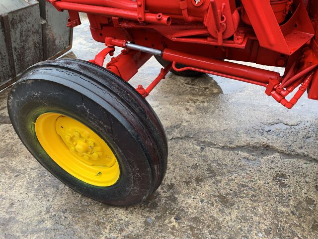 809600-9 Veteran tractor with front loader and snow thrower David Brown 880 -1964