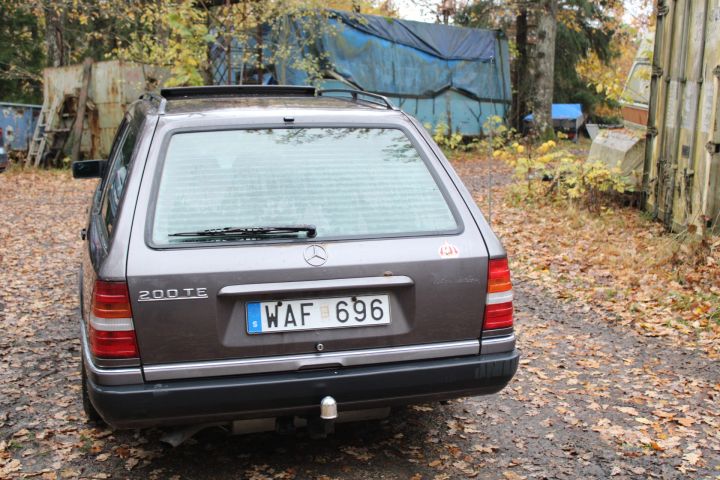 830118-3 Mercedes-Benz 200 TE, 1993, 134 hp