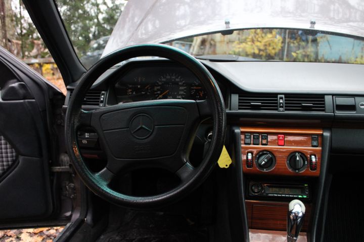830118-17 Mercedes-Benz 200 TE, 1993, 134 hp
