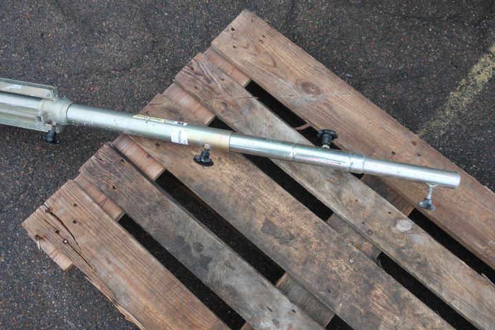 833016-3 4-leg stand