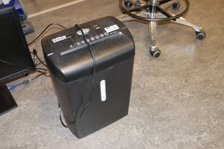 787792-1 Shredder Office Depot CC-12S