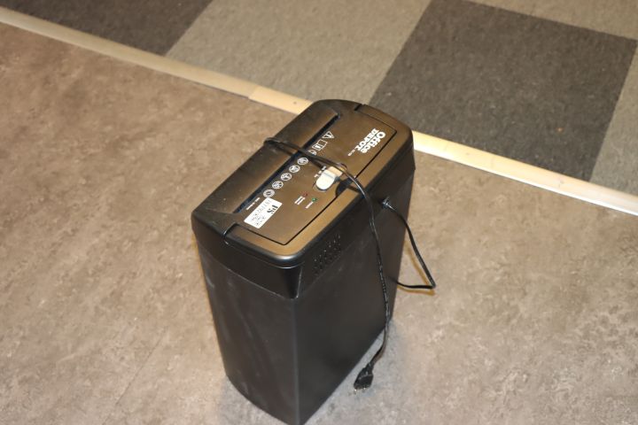 787792-3 Shredder Office Depot CC-12S