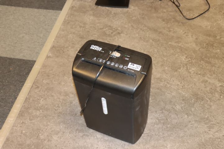787792-4 Shredder Office Depot CC-12S