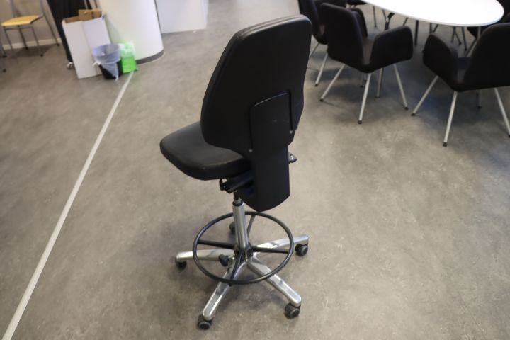 787794-3 Chair RH Activ 200 high seat height