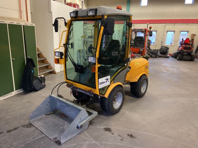 827945-1 UPDATED DRIVING HOURS! Utility carrier Stiga Titan 32H (-2010) with accessories