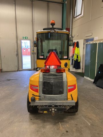 827945-6 UPDATED DRIVING HOURS! Utility carrier Stiga Titan 32H (-2010) with accessories