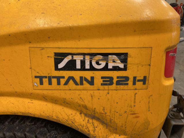 827945-12 UPDATED DRIVING HOURS! Utility carrier Stiga Titan 32H (-2010) with accessories