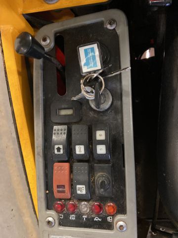 827945-26 UPDATED DRIVING HOURS! Utility carrier Stiga Titan 32H (-2010) with accessories