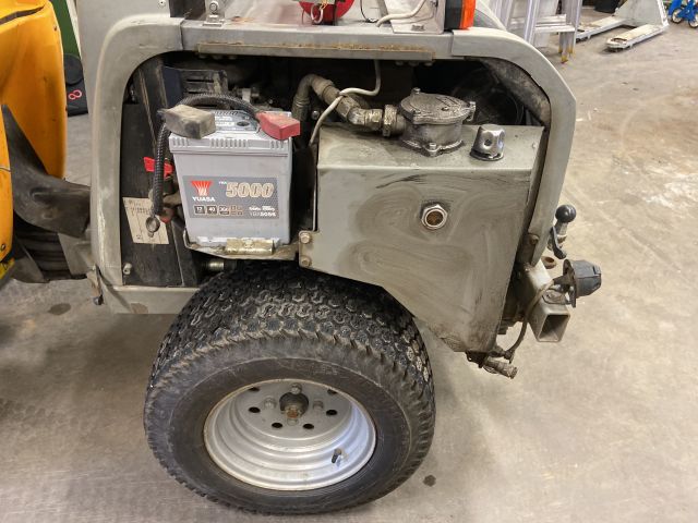 827945-28 UPDATED DRIVING HOURS! Utility carrier Stiga Titan 32H (-2010) with accessories