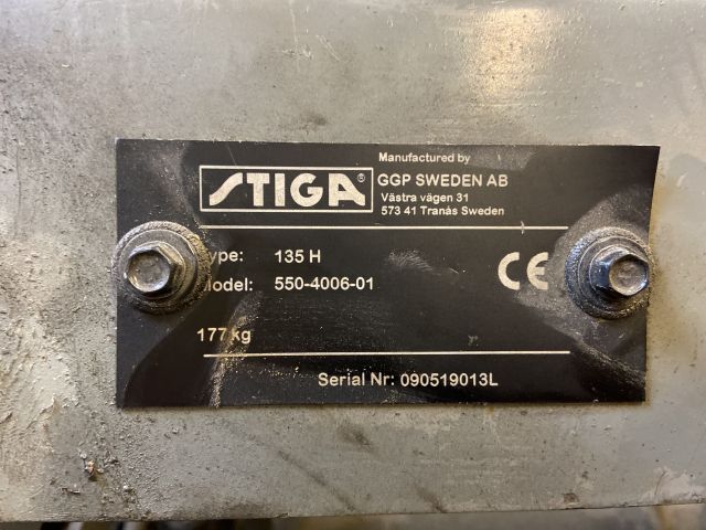 827945-37 UPDATED DRIVING HOURS! Utility carrier Stiga Titan 32H (-2010) with accessories