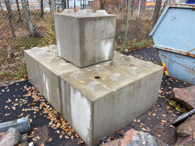 827952-3 Concrete blocks self-locking