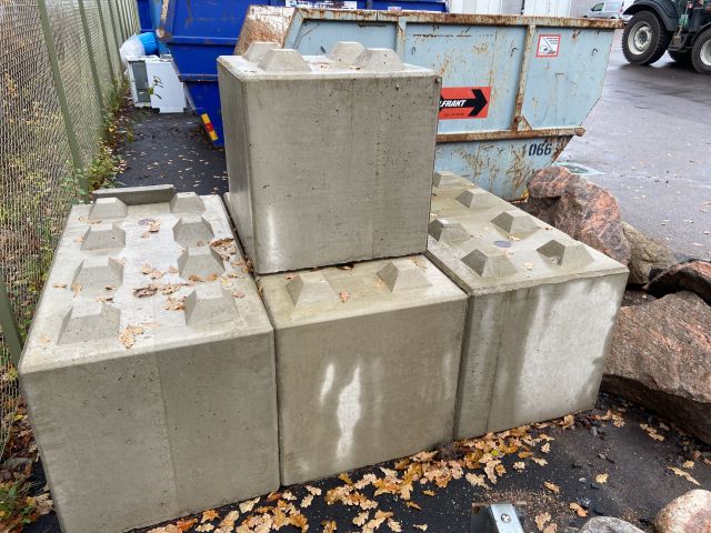 827952-4 Concrete blocks self-locking