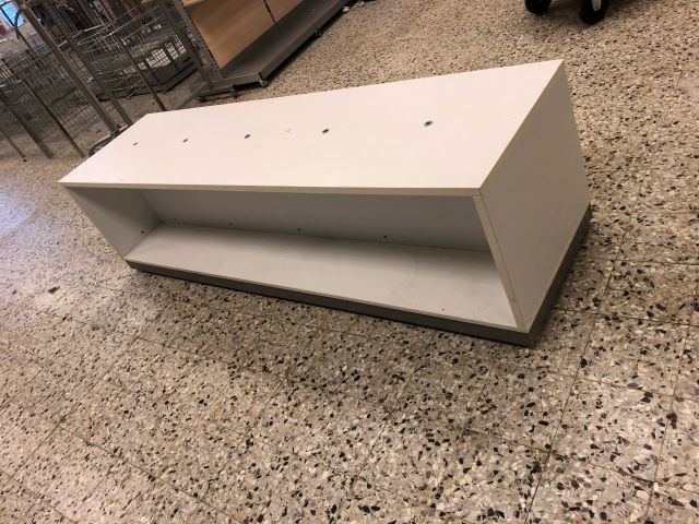 830832-4 Utförsäljning butiksinredning Multioutlet