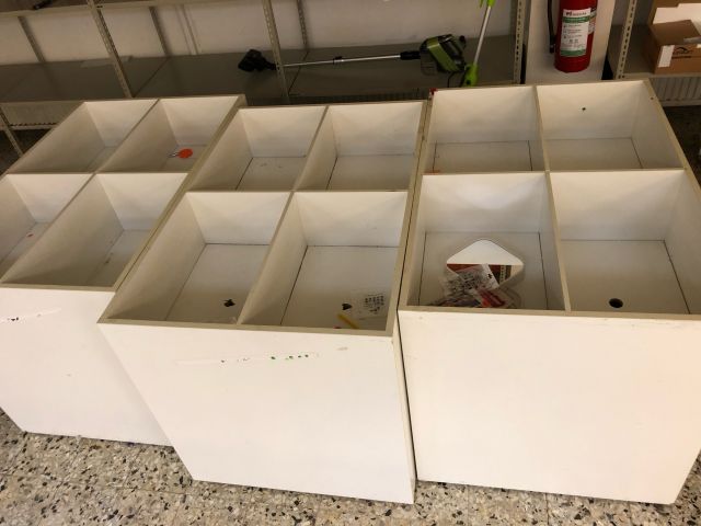 830832-12 Utförsäljning butiksinredning Multioutlet