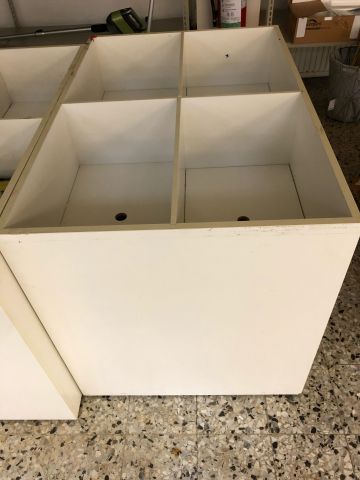 830832-13 Utförsäljning butiksinredning Multioutlet