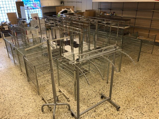 830832-9 Utförsäljning butiksinredning Multioutlet