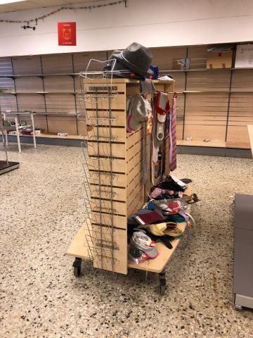 830832-14 Utförsäljning butiksinredning Multioutlet