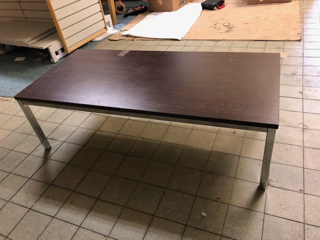 830832-16 Utförsäljning butiksinredning Multioutlet