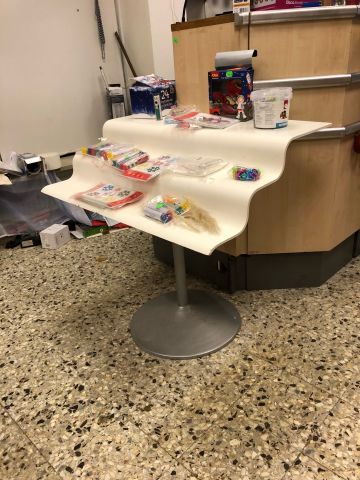 830832-17 Utförsäljning butiksinredning Multioutlet