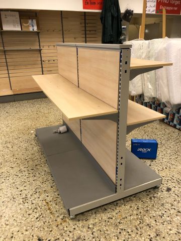 830832-2 Utförsäljning butiksinredning Multioutlet