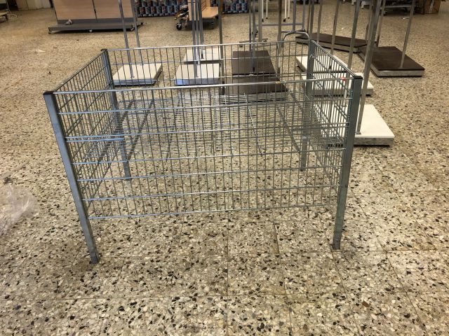 830832-19 Utförsäljning butiksinredning Multioutlet