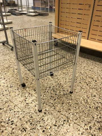 830832-20 Utförsäljning butiksinredning Multioutlet