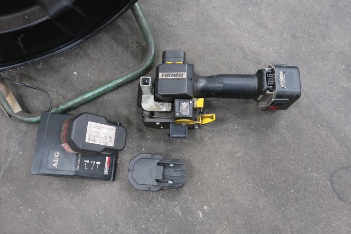 833034-5 Signode belt reel with Fromm tensioner