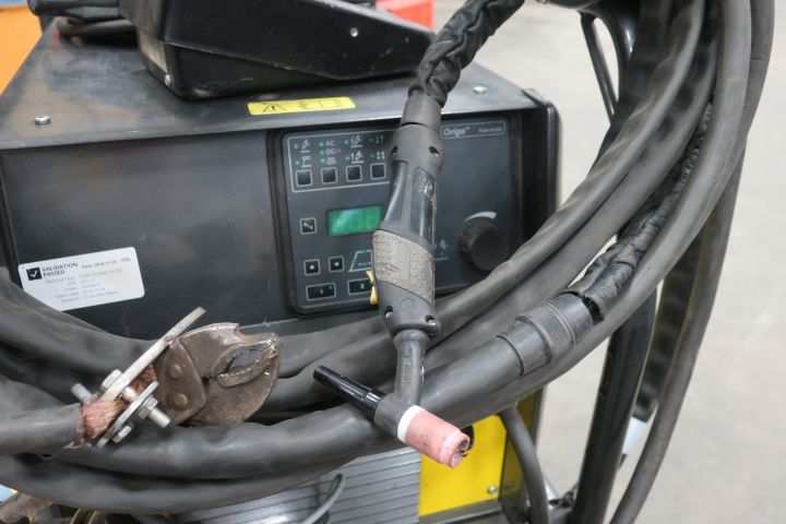 833045-10 TIG welder, ESAB Tig 3000i AC / DC, with cooling unit CoolMidi 1800