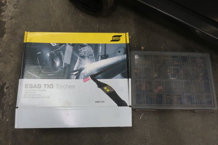 833045-17 TIG welder, ESAB Tig 3000i AC / DC, with cooling unit CoolMidi 1800
