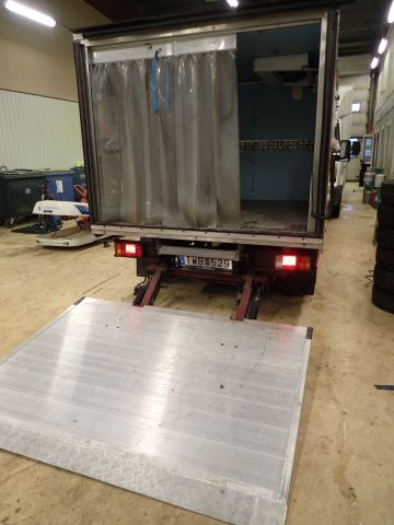 752014-39 Iveco Daily 35S12 Fridge / Freezer car