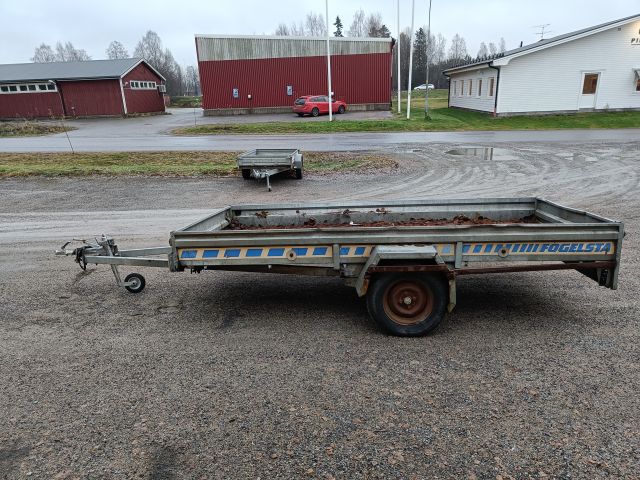 825796-8 FÅGELSTA-SLÄPET II D 100 -1993 Reg: PFH439