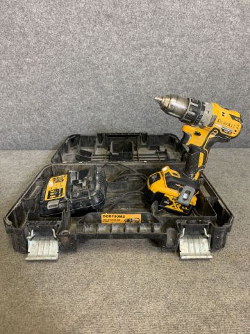 802827-1 DeWalt Drill Screwdrivers DCD790