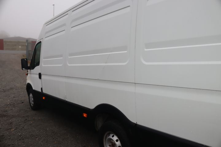 846584-3 IVECO DAILY VAN 2.8 TDi, 2003, 143 hp