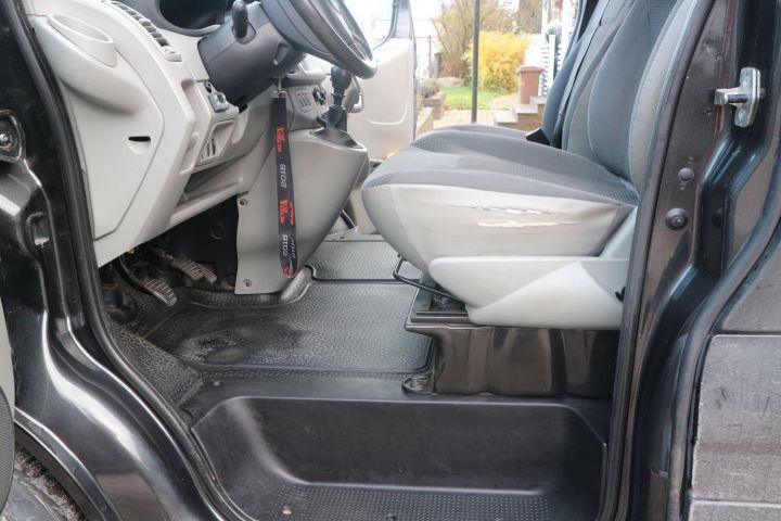 847163-28 OPEL VIVARO, 2011, 113 hp