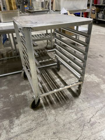 846575-1 Sheet metal trolley on wheels for 7 sheets 45x60cm