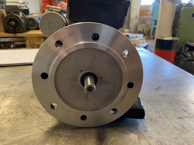 835691-4 Electric motor CSM