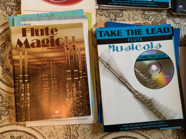 777331-4 About 50 notebooks flute