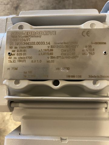 835696-2 4 SEW Electric motors