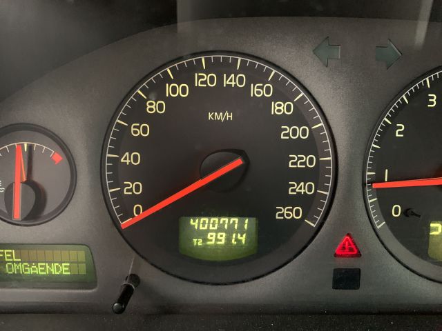 847239-27 Volvo S80 Funeral car -02 XMA470