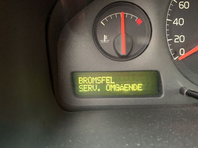 847239-28 Volvo S80 Funeral car -02 XMA470